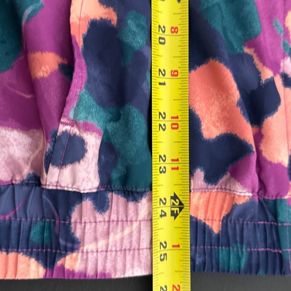 Reebok Windbreaker Womens Large Purple Camo Jacket Hooded Athleisure Sporty Gym - Picture 11 of 13